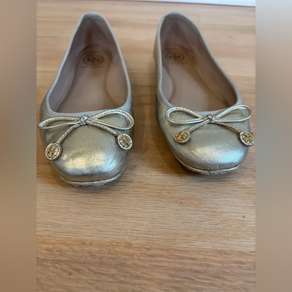 Tory Burch Laila Driver ballet flats in gold-tone leather size 5 - Picture 4 of 10